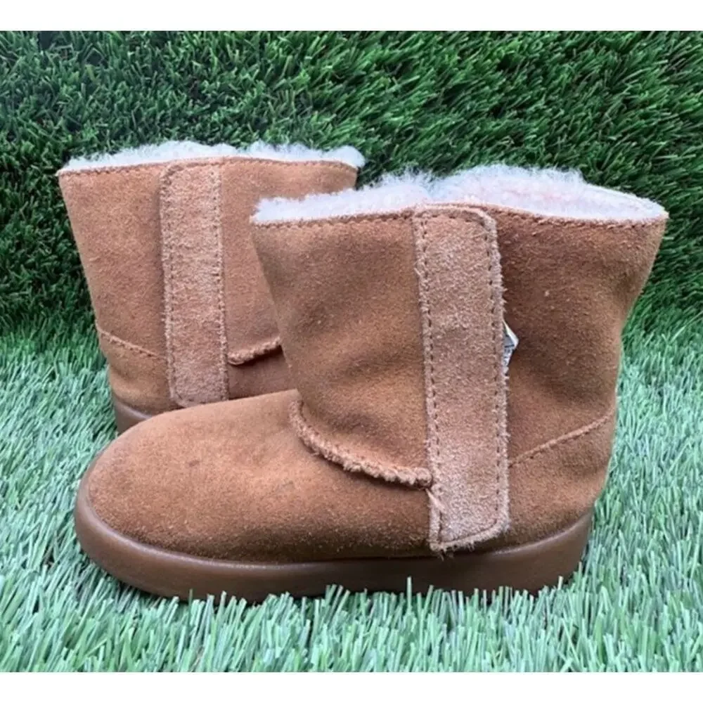 UGG Kids Keelan Boot Suede Brown Sheepskin 1096089I – Size 04 / 05 US